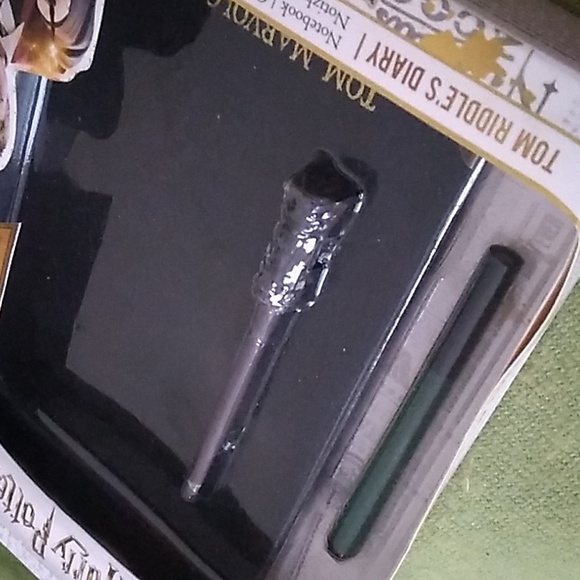 Harry Potter Tom Riddle's Diary and Invisible Ink Wand Pen - Picture 9 of 9